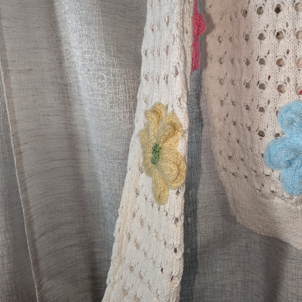 NWT John + Jenn Helx Floral Crochet Applique Sweater In Medium - Picture 8 of 13